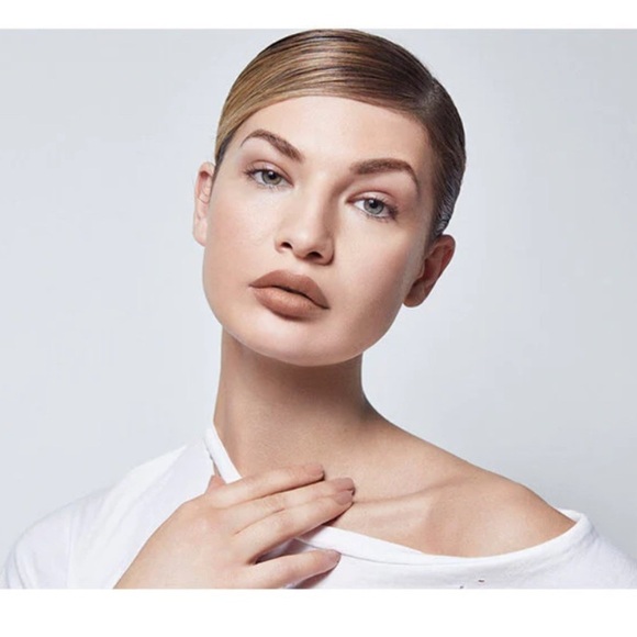 Context Matte Lipstick in Love Gun - Picture 4 of 9